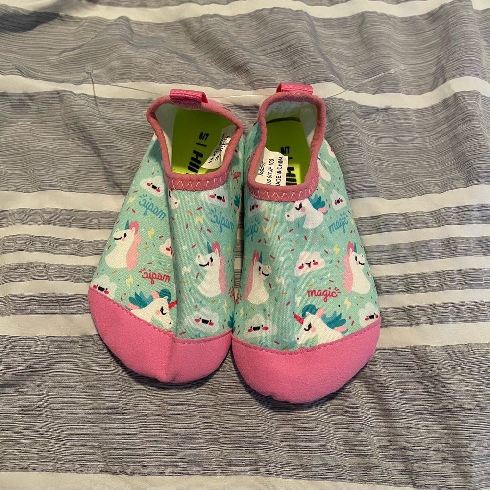 HIITAVE Toddler New Mint/Pink/Unicorn water‎ shoes. Size 6-7, brand new. No tags